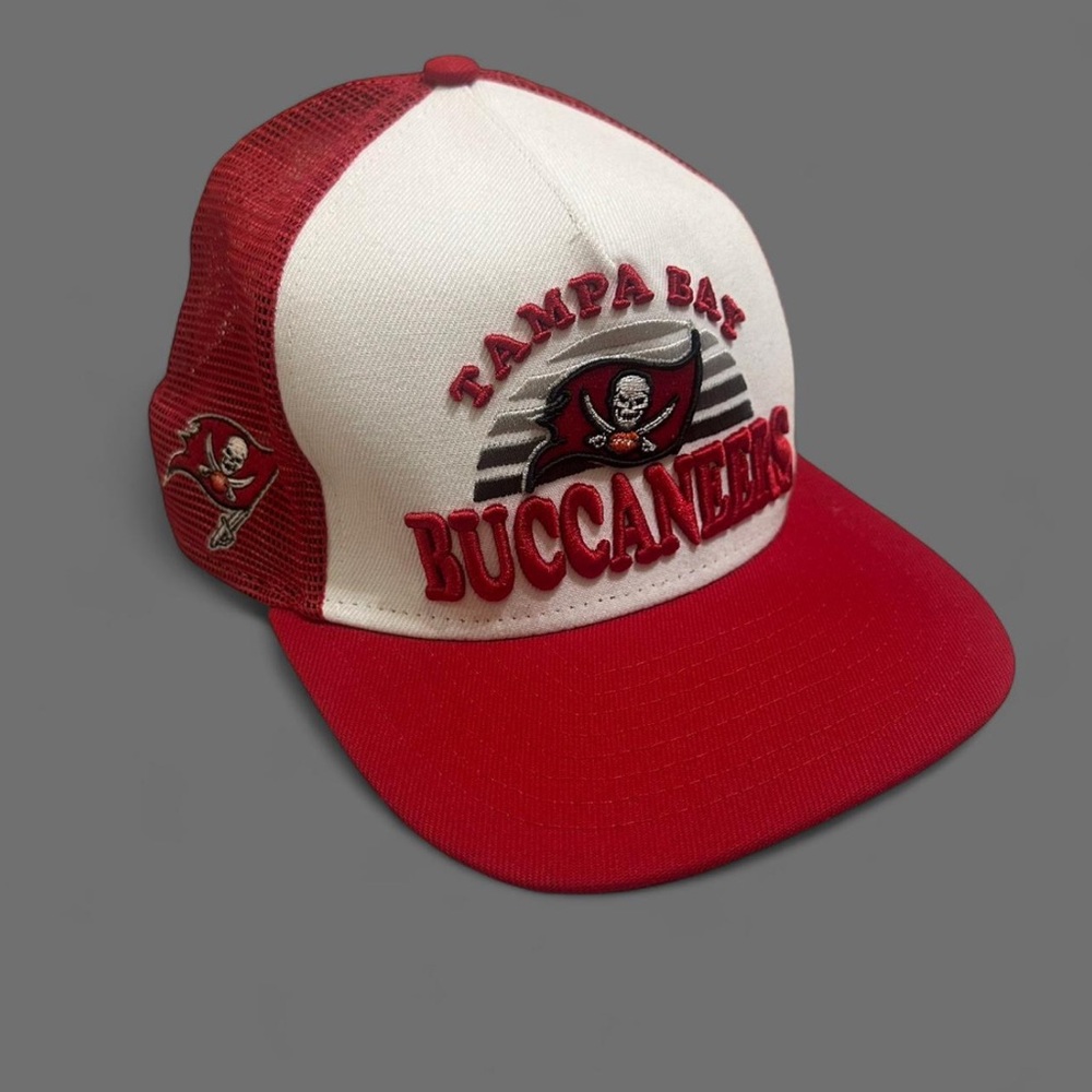 Tampa Bay Buccaneers Red & White Vintage Mesh Trucker Hat